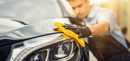 ¿Cómo debo encerar mi coche? Lea nuestros consejos sobre la mejor manera de encerar su coche.